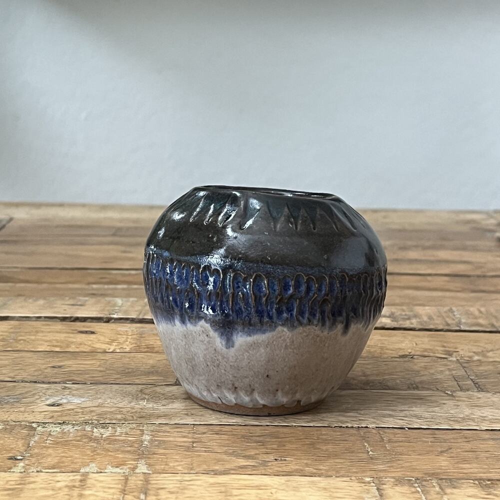 Small Stoneware Bud Vase Pot 3.5 in Tri-Tone Drip Glaze Textured Rim - Picture 3 of 8